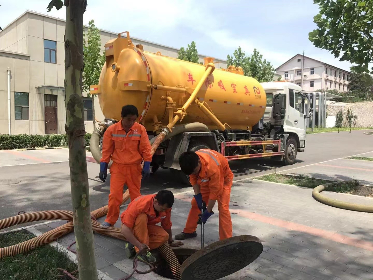 宁陕化粪池清理与5-8吨吸粪车施工效率分析